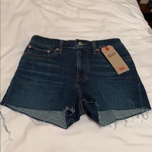 Levi’s denim shorts 💥